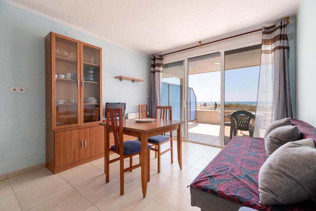 Apartamentos Denis Castelldefels Exterior foto