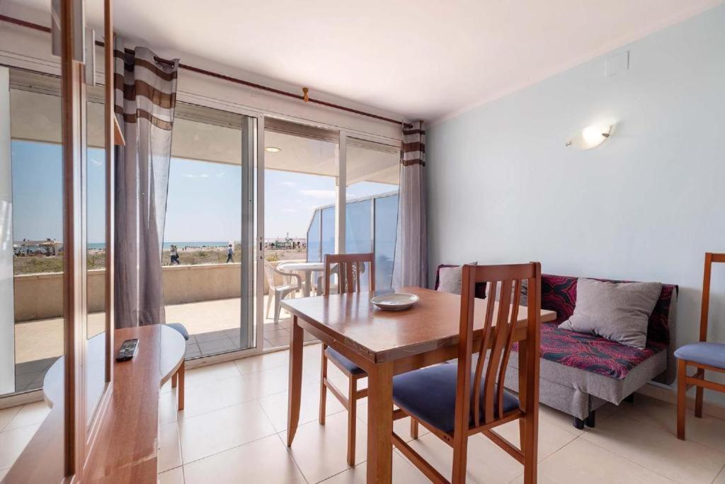 Apartamentos Denis Castelldefels Exterior foto