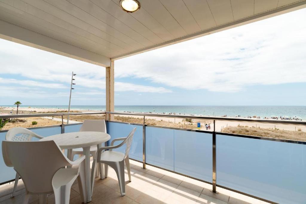Apartamentos Denis Castelldefels Exterior foto